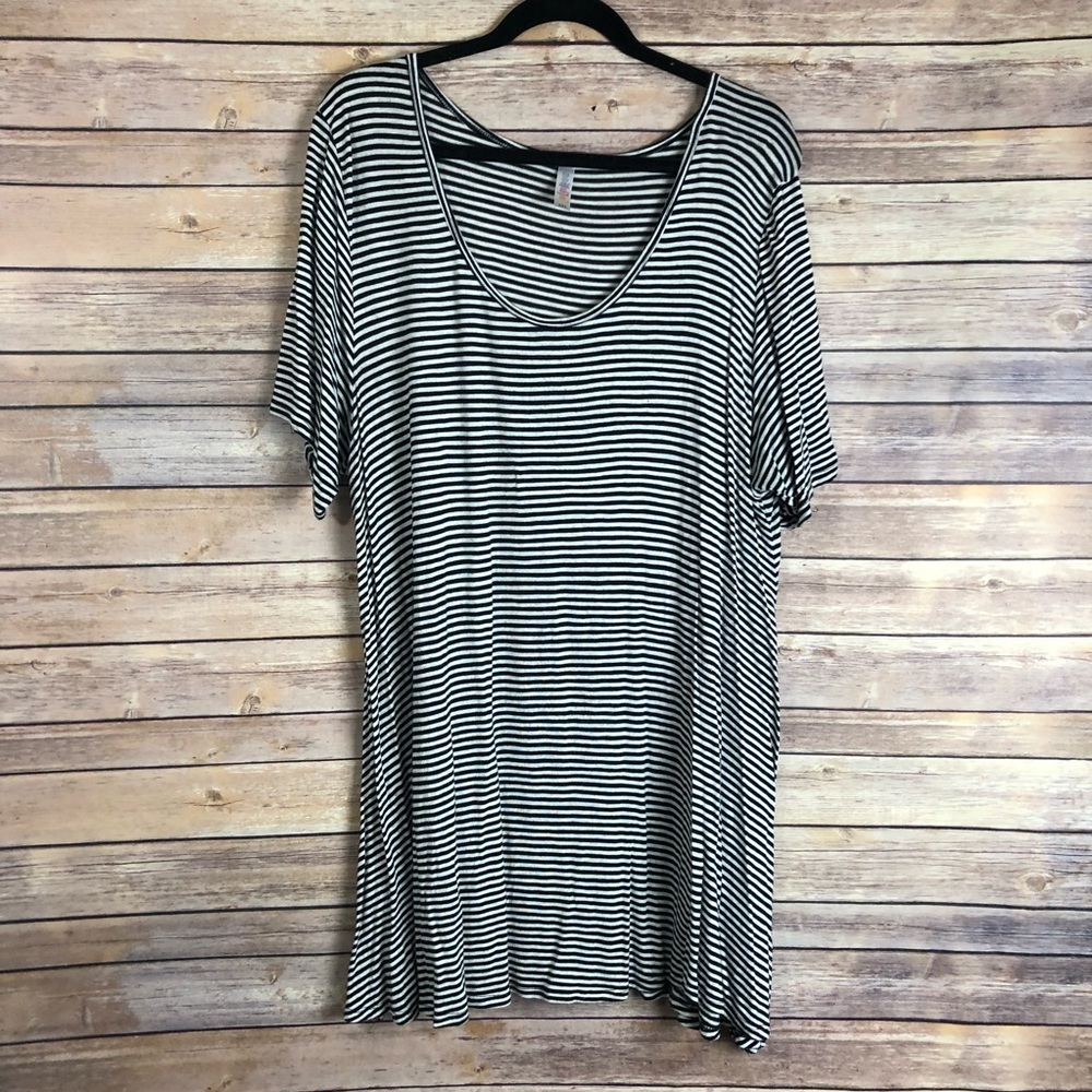 Black/White Striped LuLaRoe Perfect Tee